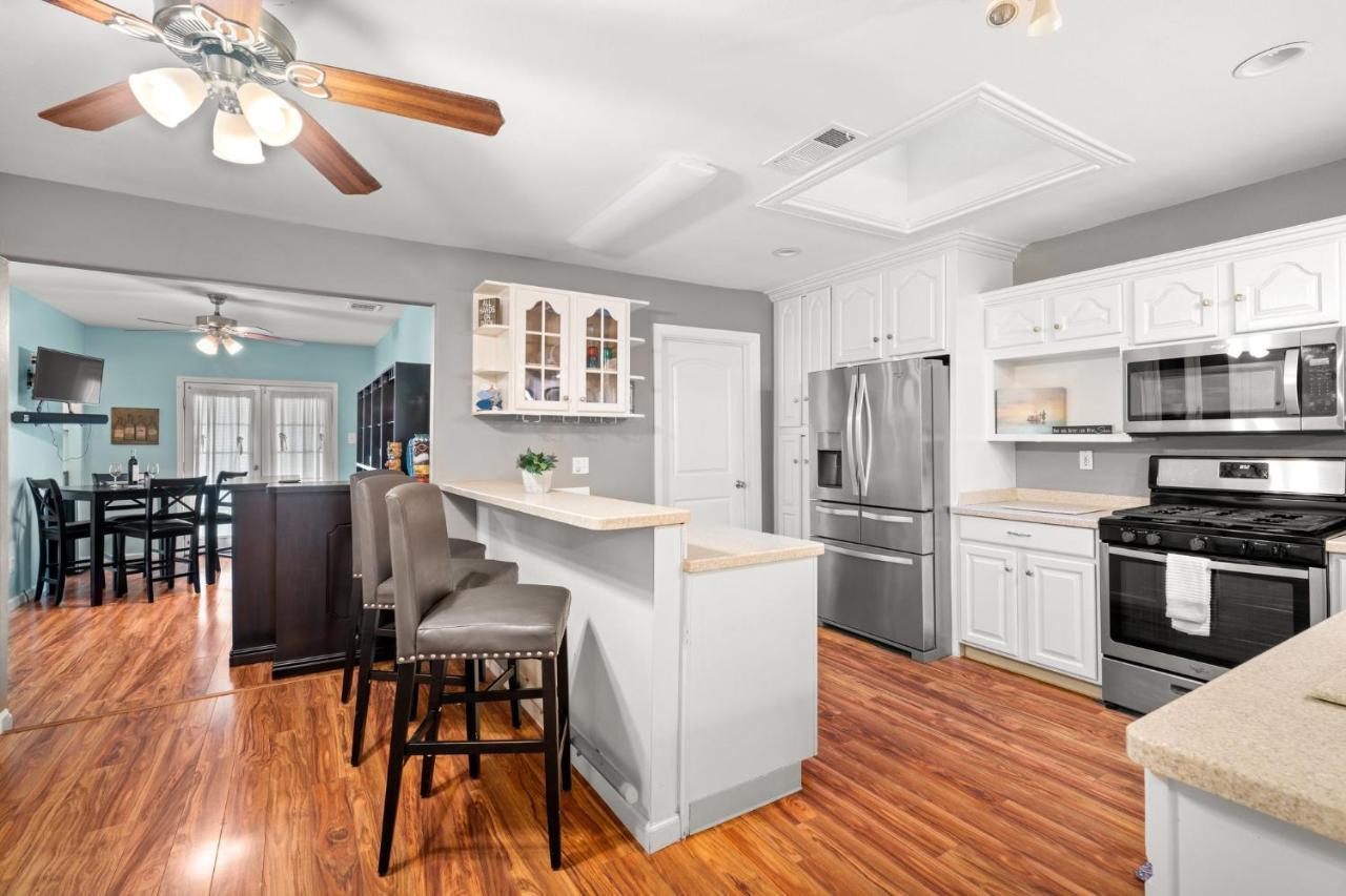 1 Min To Beach Ocean Breeze 3Br Fast Wifi Galveston Bagian luar foto